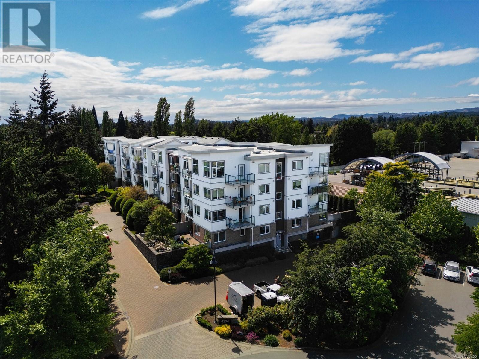 304 4394 West Saanich Rd