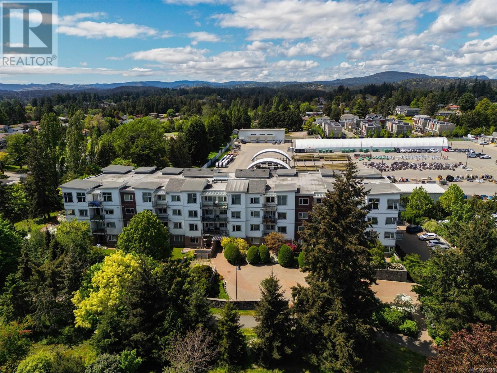 304 4394 West Saanich Rd