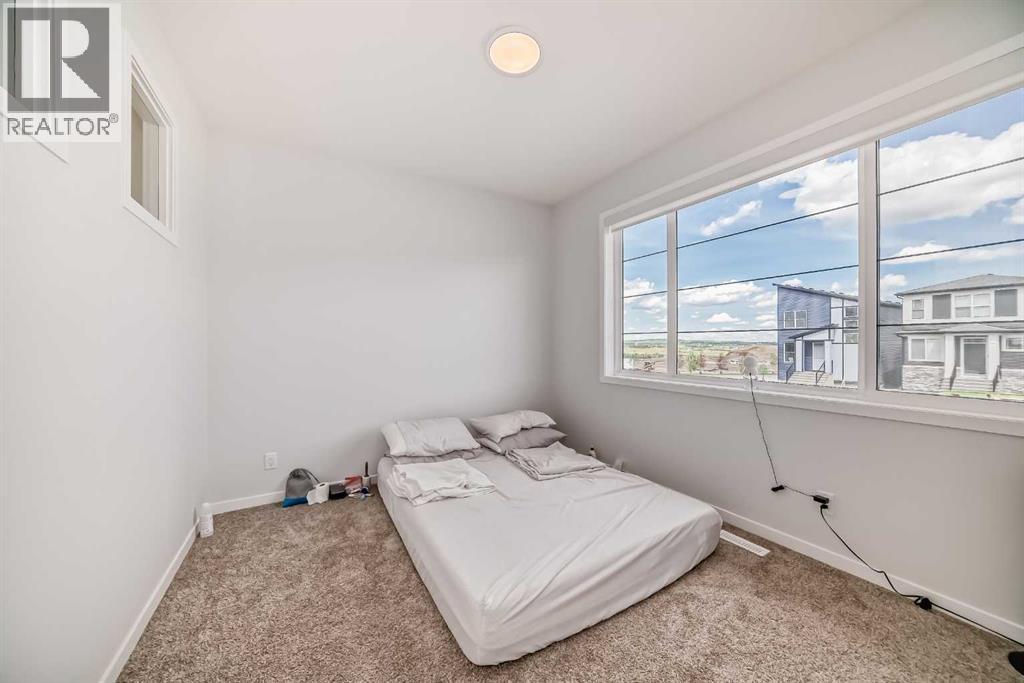 153 Edith Way NW