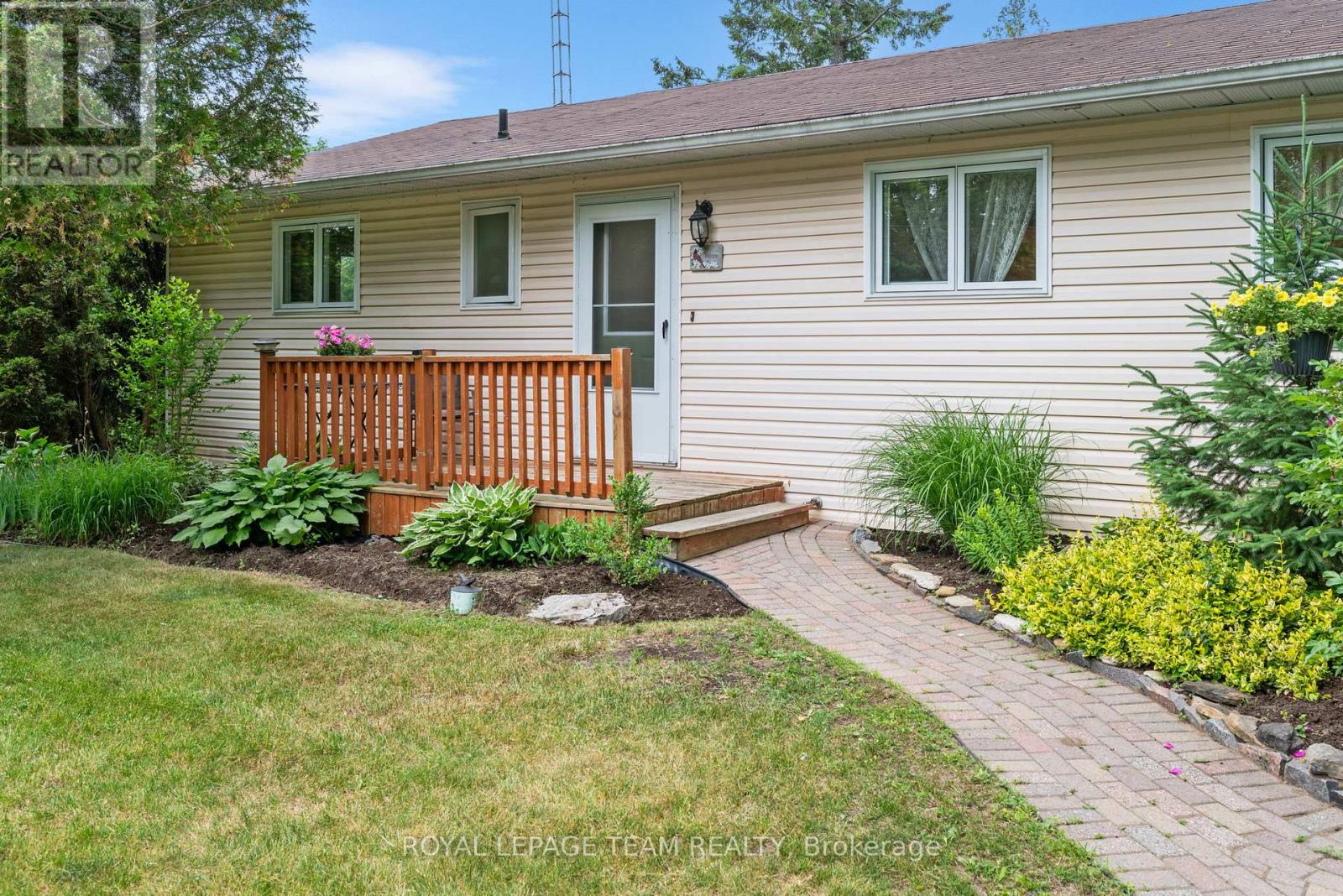 2733 RIDEAU GLEN LANE