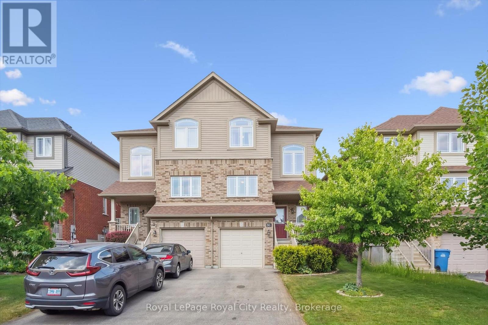 31 OAKES CRESCENT