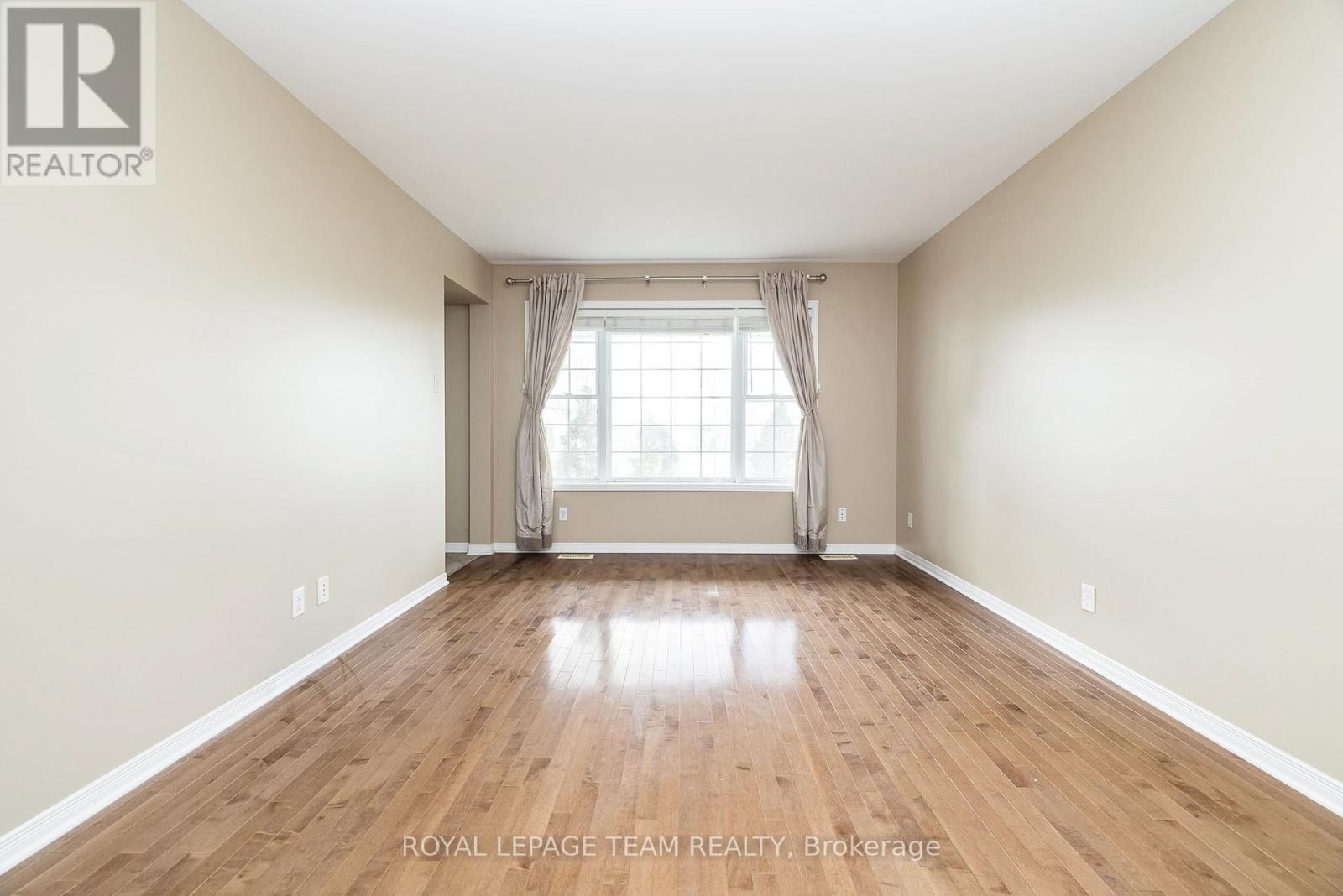 318 MAIN STREET E