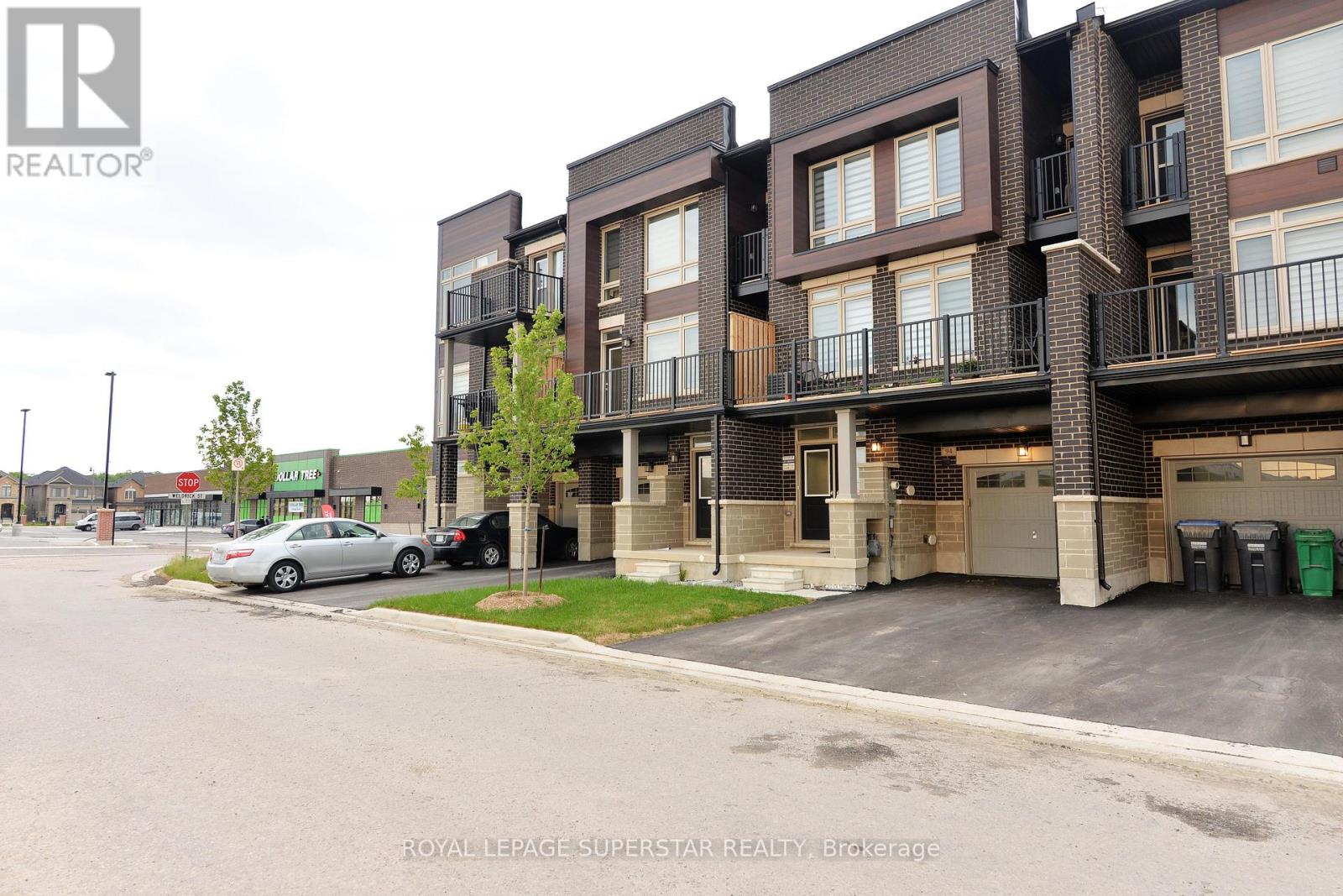 94 DONALD FICHT CRESCENT