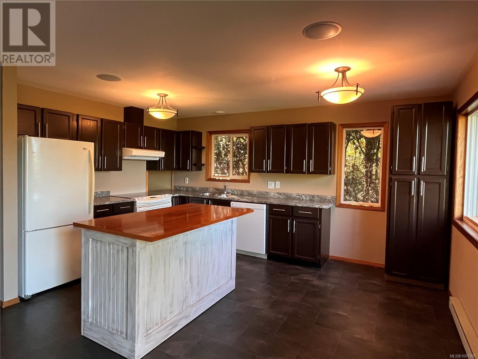 2524 Sooke Rd