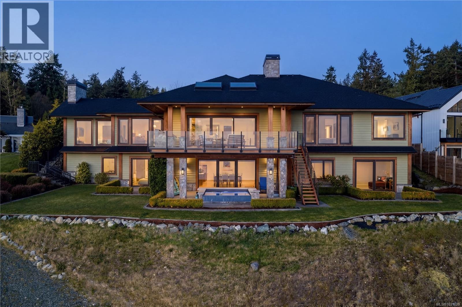 3070 Beachfront Cres