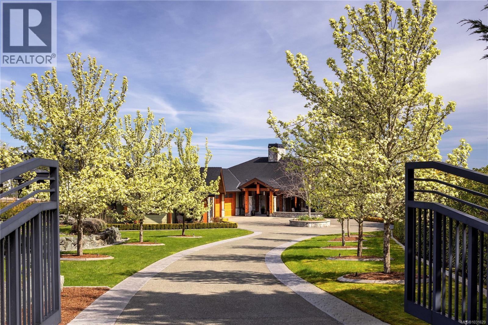 3070 Beachfront Cres