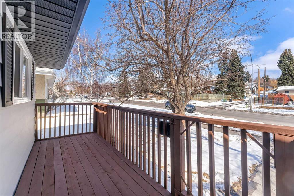 853 Northmount Drive NW