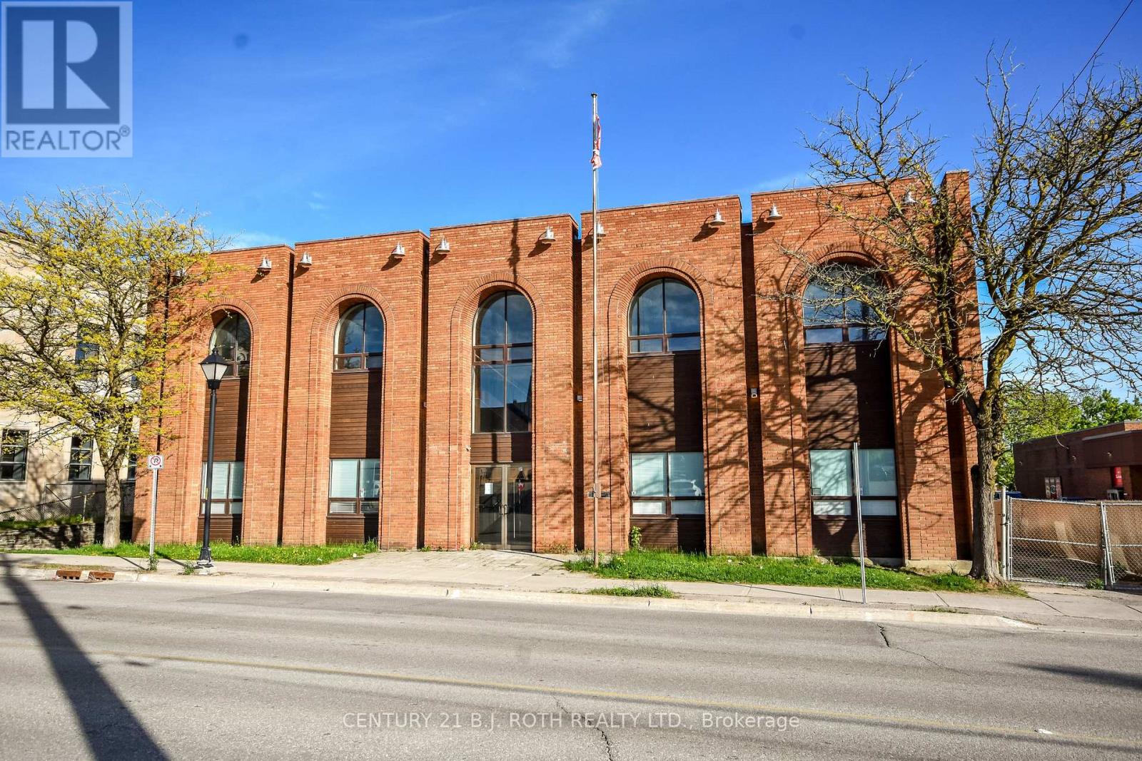 31 COLBORNE STREET E