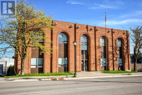 31 COLBORNE STREET E Orillia ON L3V1T4