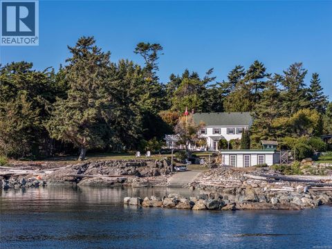3045 McAnally Rd Saanich BC V8N1T3