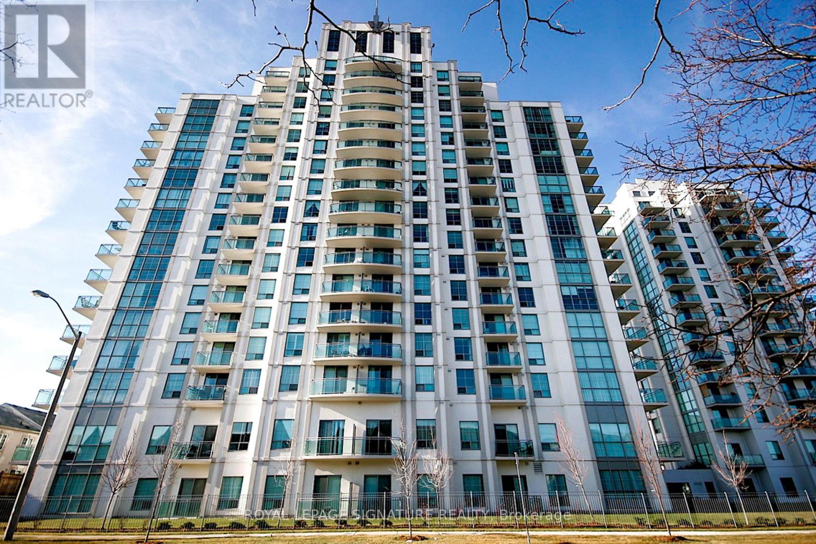 Photo 1 of 22 — 3M - 8 ROSEBANK DRIVE Unit 3M, Toronto (Malvern), ON M1B5Z3