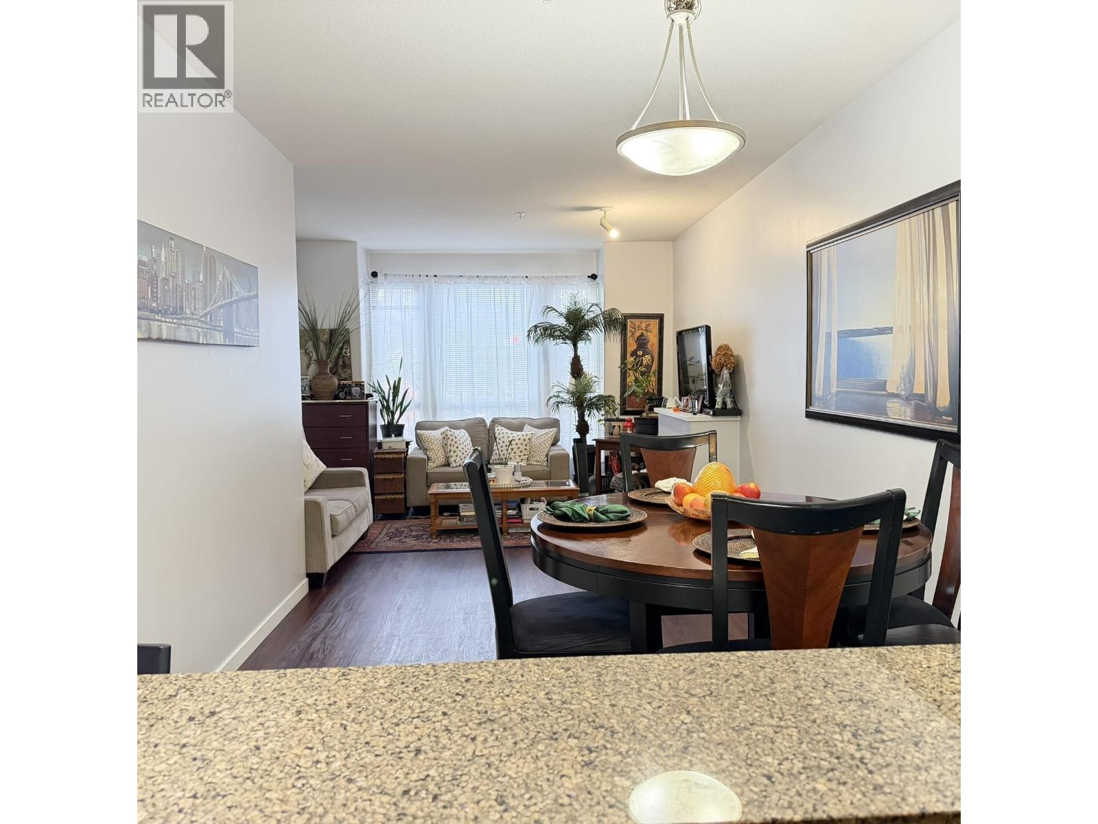 307 14 E ROYAL AVENUE