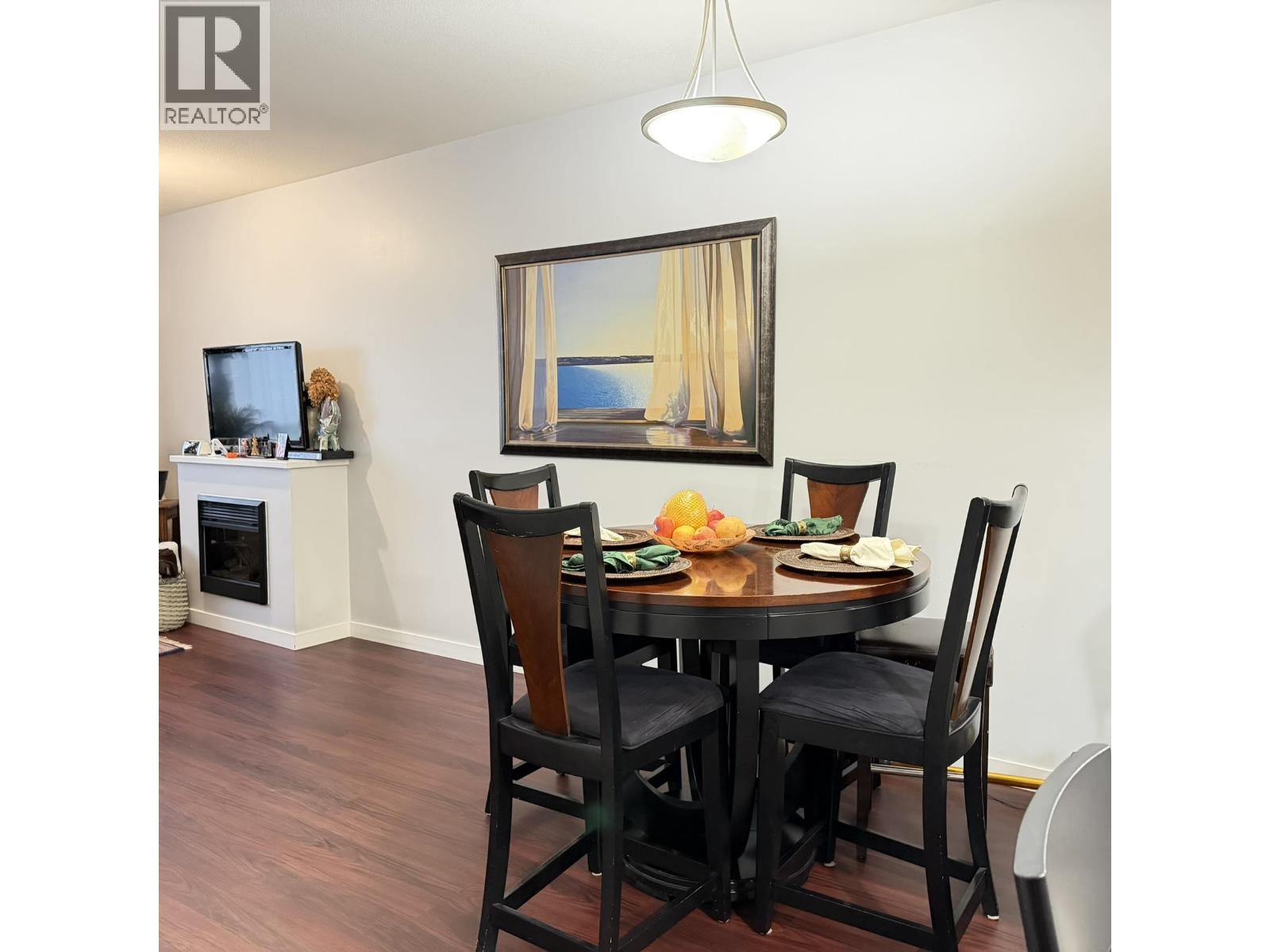 307 14 E ROYAL AVENUE