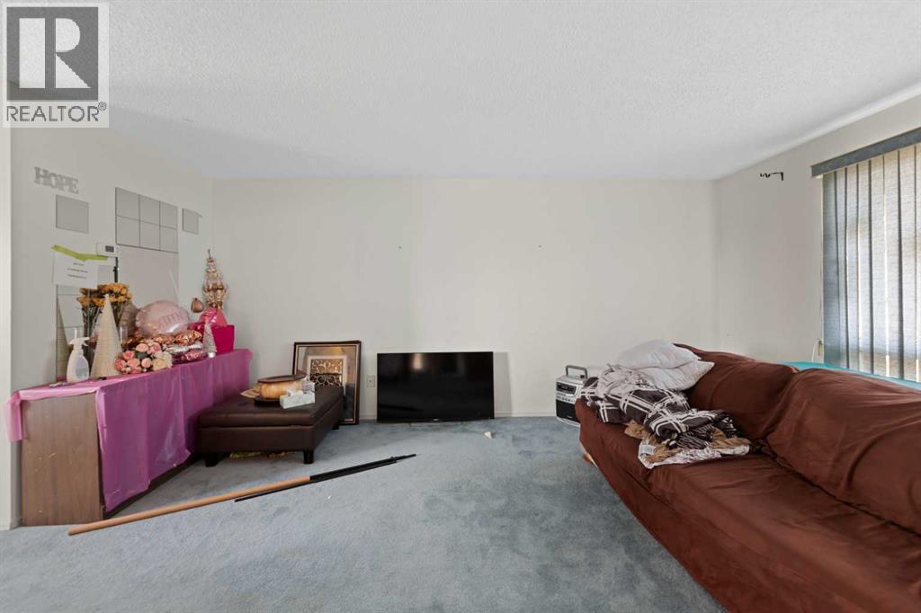 224 Faldale Close NE