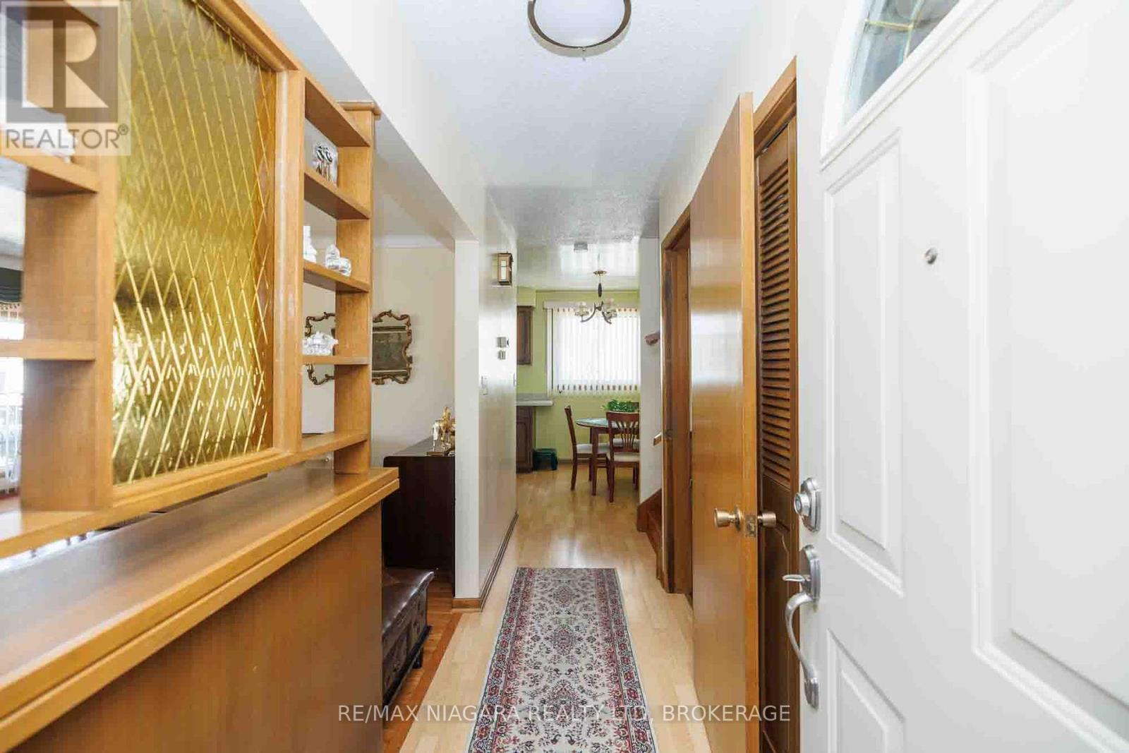 10 HARBOUR HEIGHTS LANE