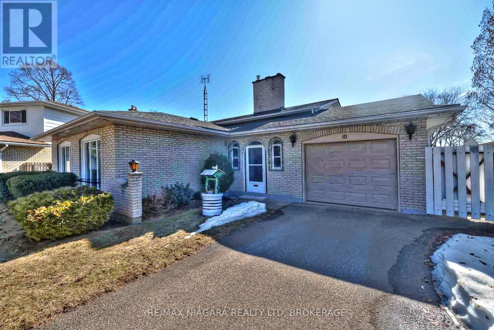 10 HARBOUR HEIGHTS LANE