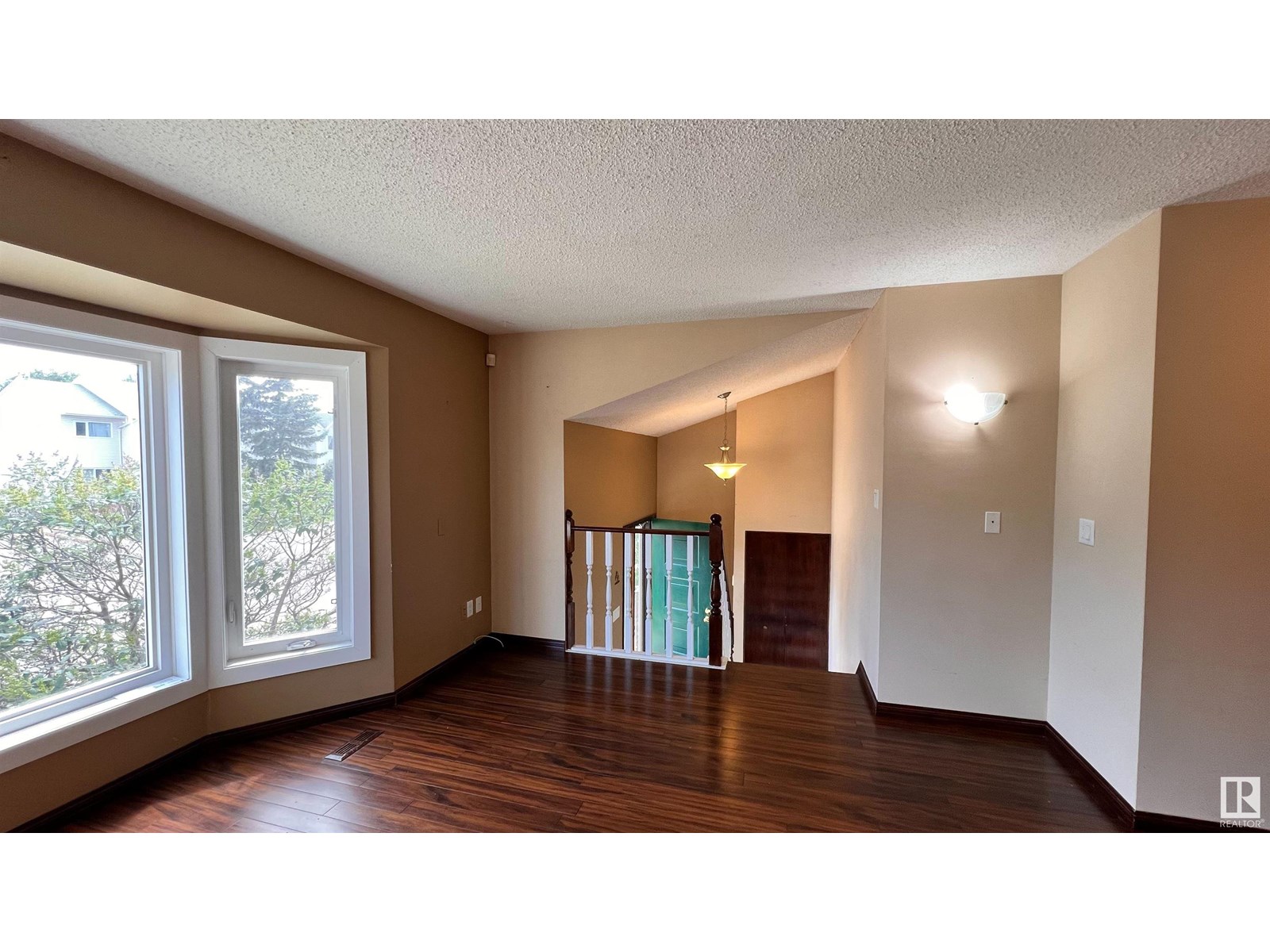 17324 92 AV NW NW