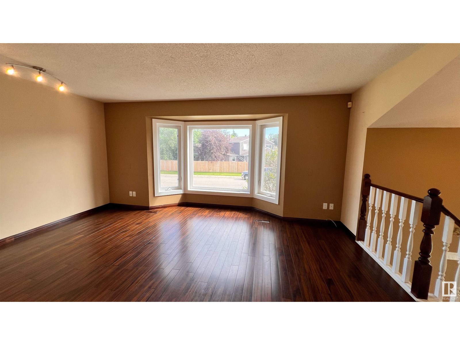 17324 92 AV NW NW