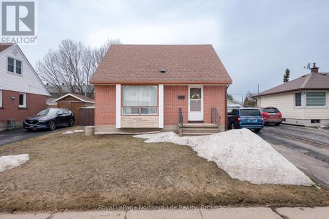 889 PHILLIP STREET North Bay (West End) ON P1B3V6