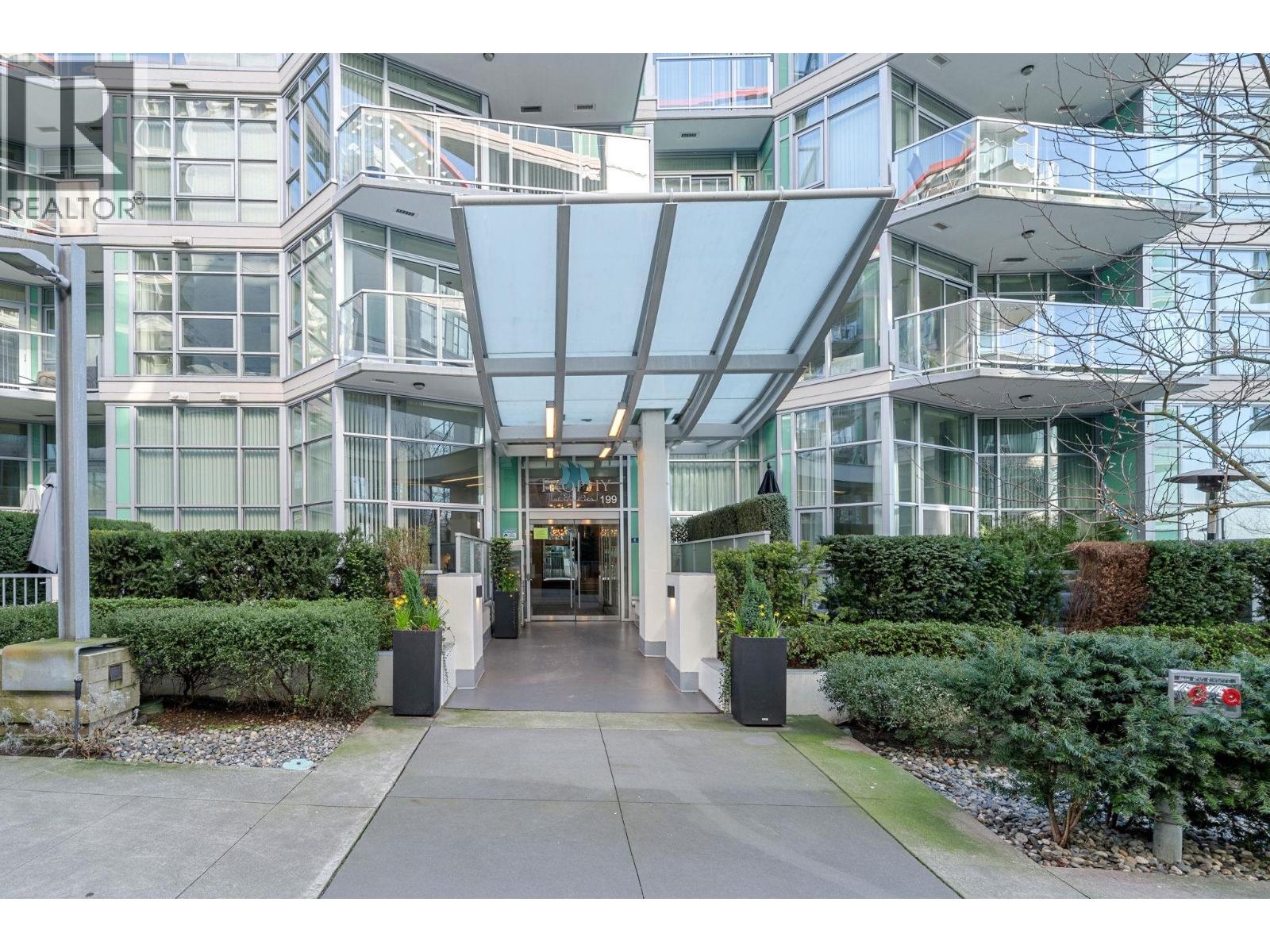 Photo 1 of 13 — 808 199 VICTORY SHIP WAY Unit 808, North Vancouver, BC V7L0B2