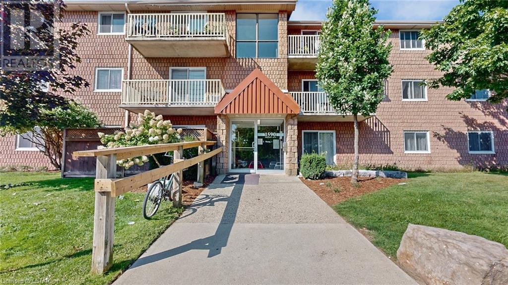 Photo 1 of 20 — 1590 ERNEST Avenue, London, ON N6E2V4