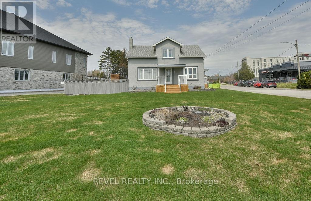 864 RIVERSIDE DRIVE