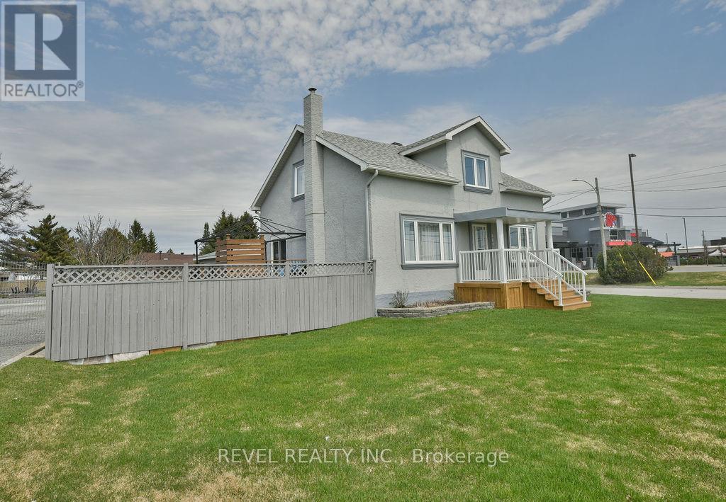 864 RIVERSIDE DRIVE