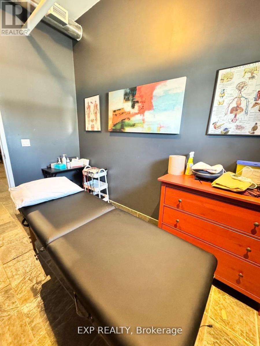 B - 580 LANCASTER STREET W