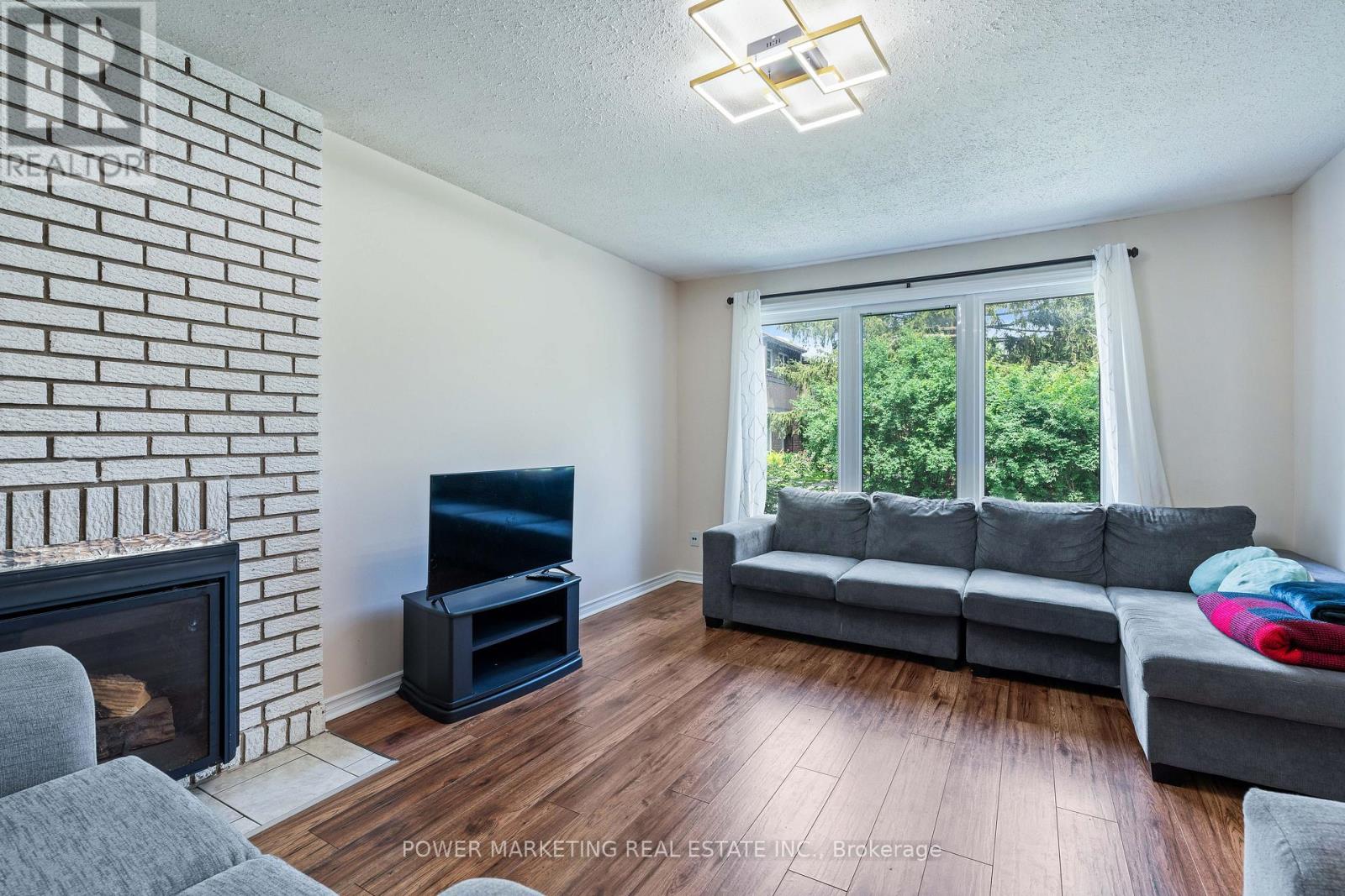 76 - 2111 MONTREAL ROAD