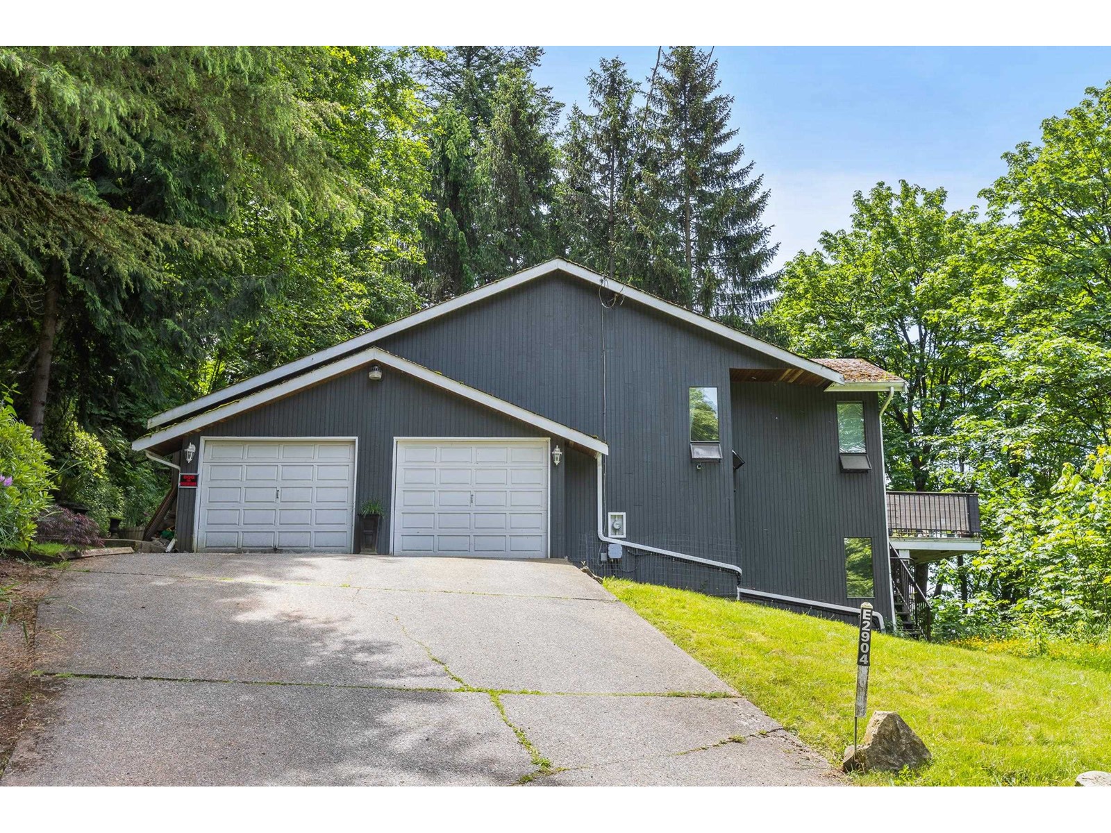 E 2904 GLENCOE PLACE