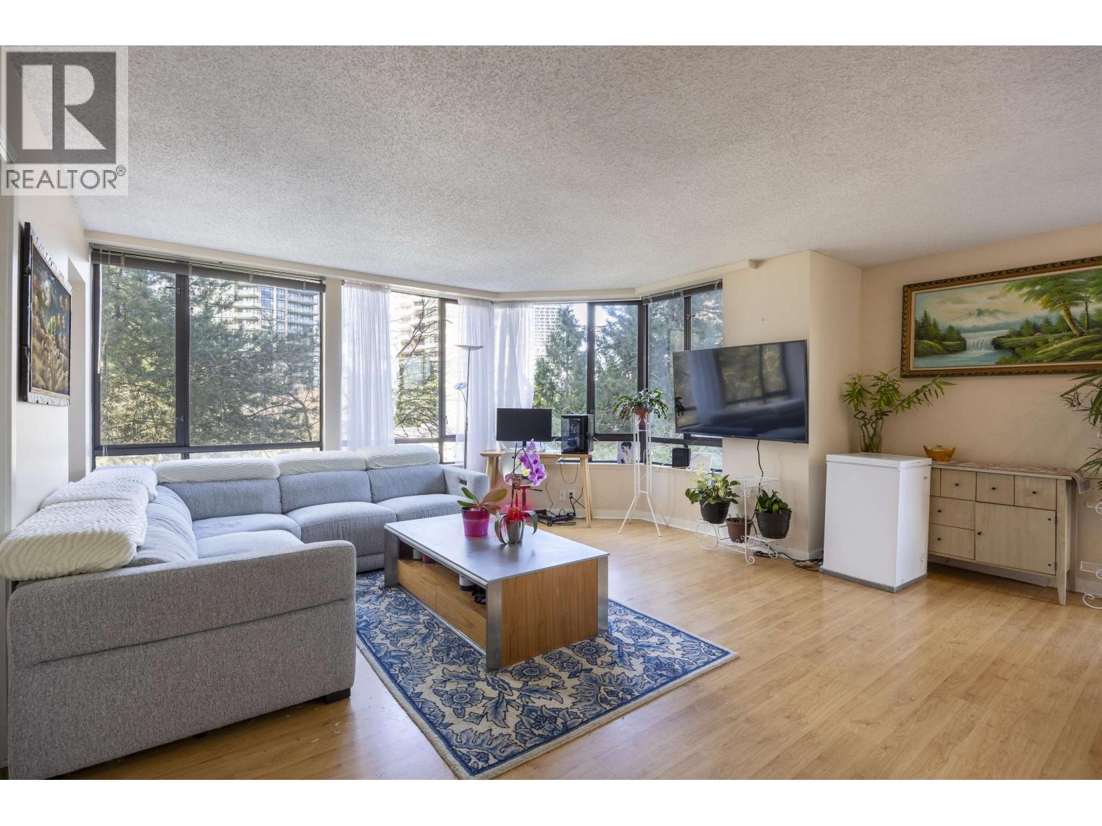 502 6282 KATHLEEN AVENUE