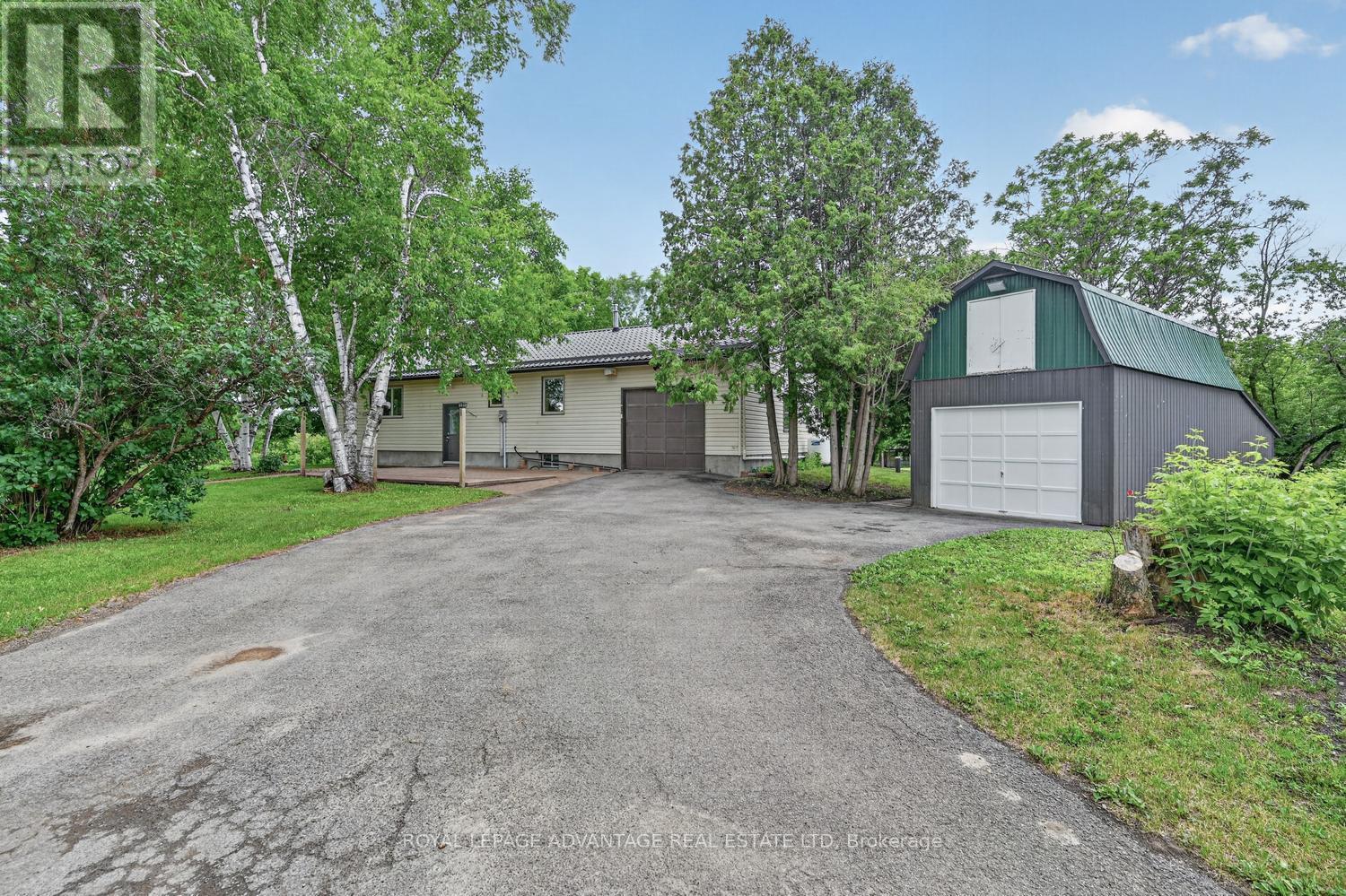 Photo 1 of 49 — 83 BROADVIEW AVENUE W, Rideau Lakes, ON K7A4L3