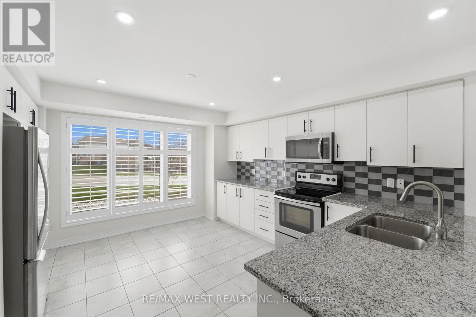 156 - 156 WATSON PARKWAY N