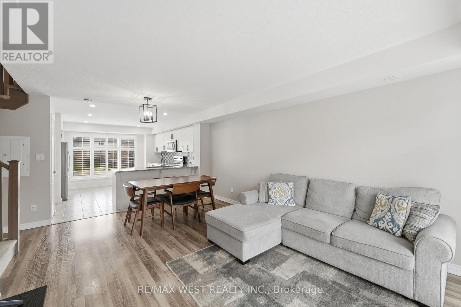156 - 156 WATSON PARKWAY N