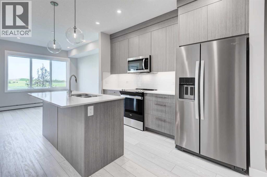 2215, 6 Merganser Drive W