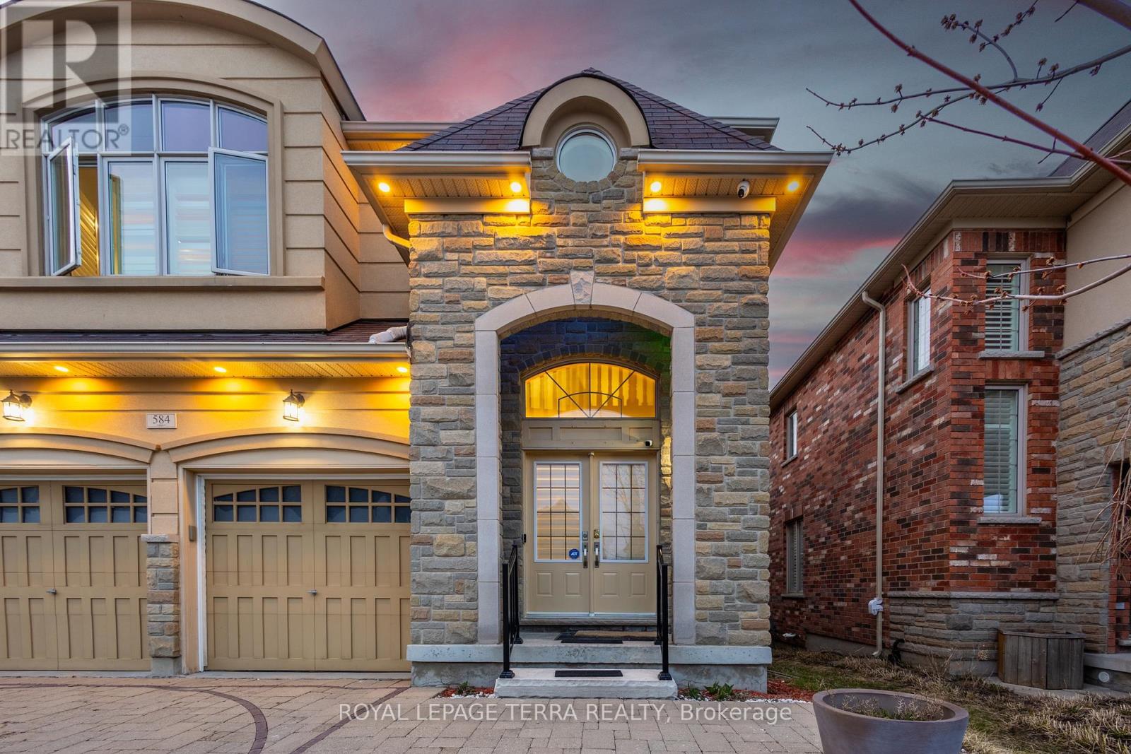 584 PINERY TRAIL