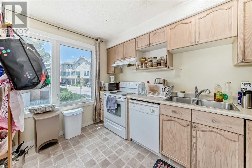12 Coachway Gardens SW