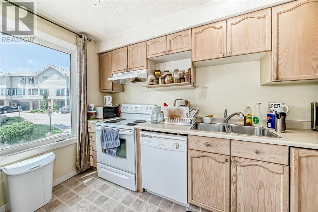 12 Coachway Gardens SW