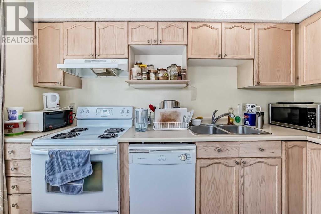12 Coachway Gardens SW