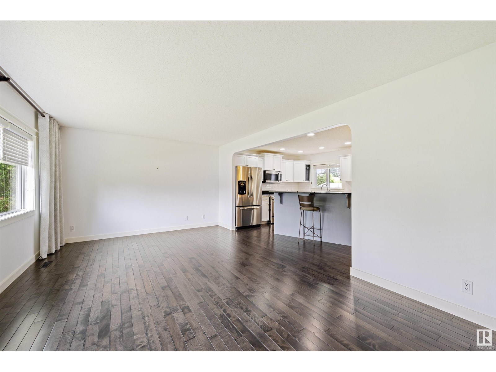 8943 146A ST NW
