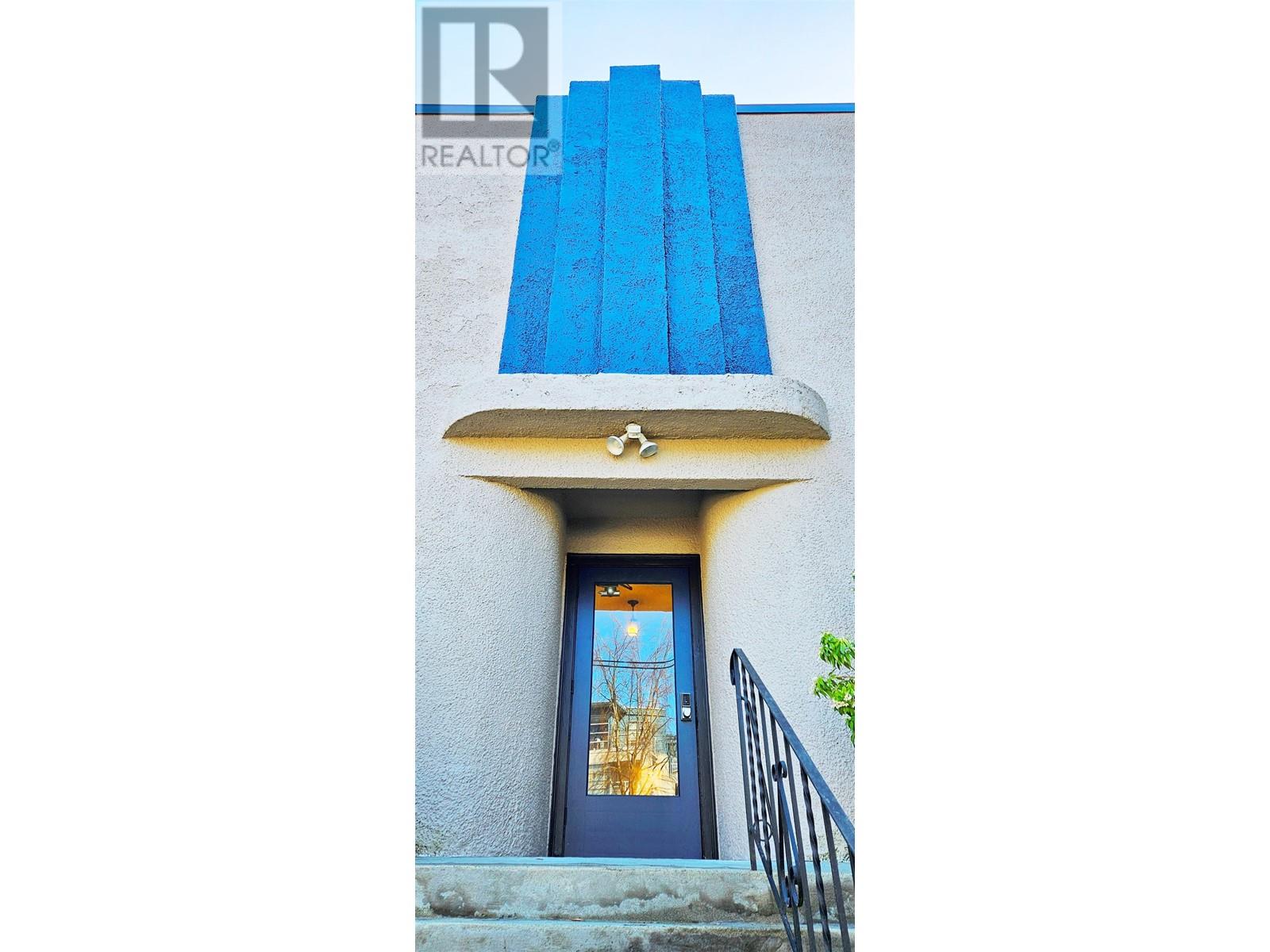 2556 W 4TH AVENUE
