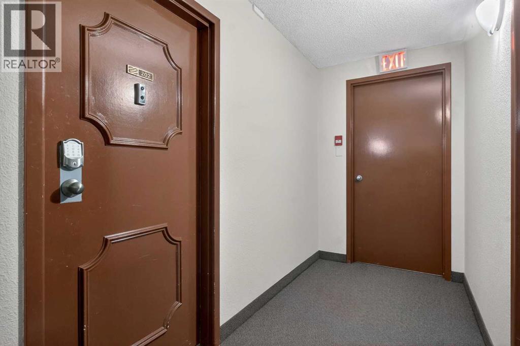 202, 1011 12 Avenue SW