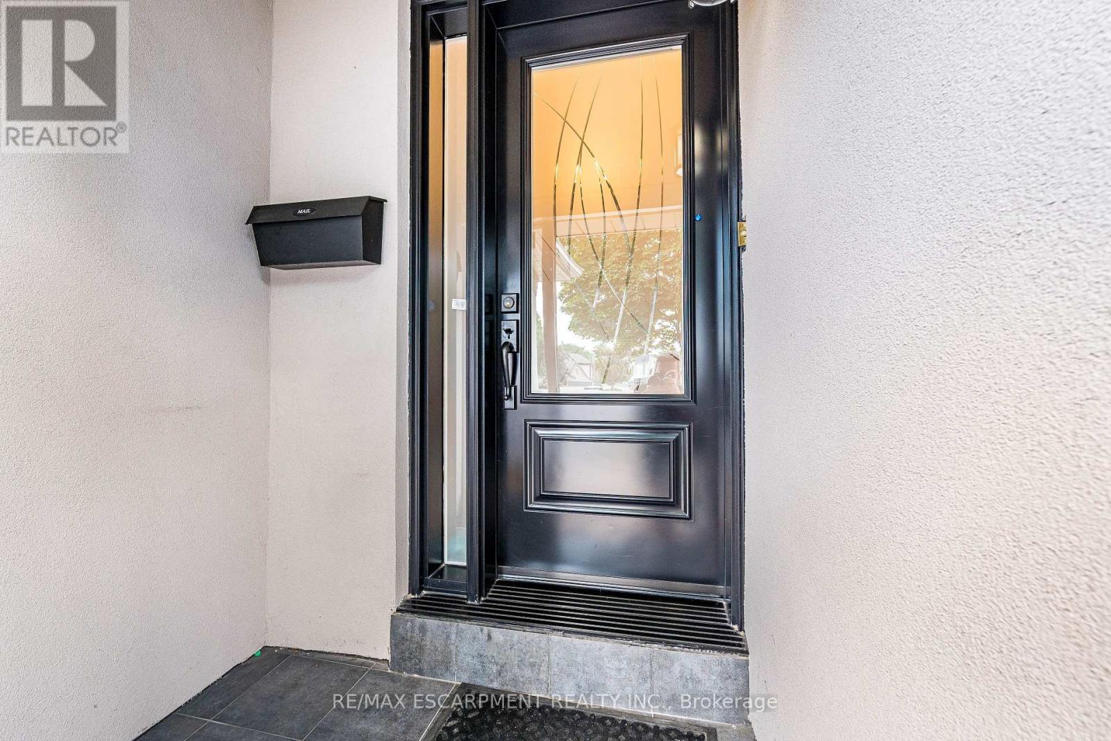 16 ACKROW COURT