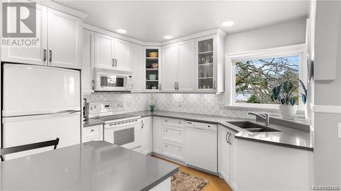 3358 Cook St Saanich BC V8X1A8