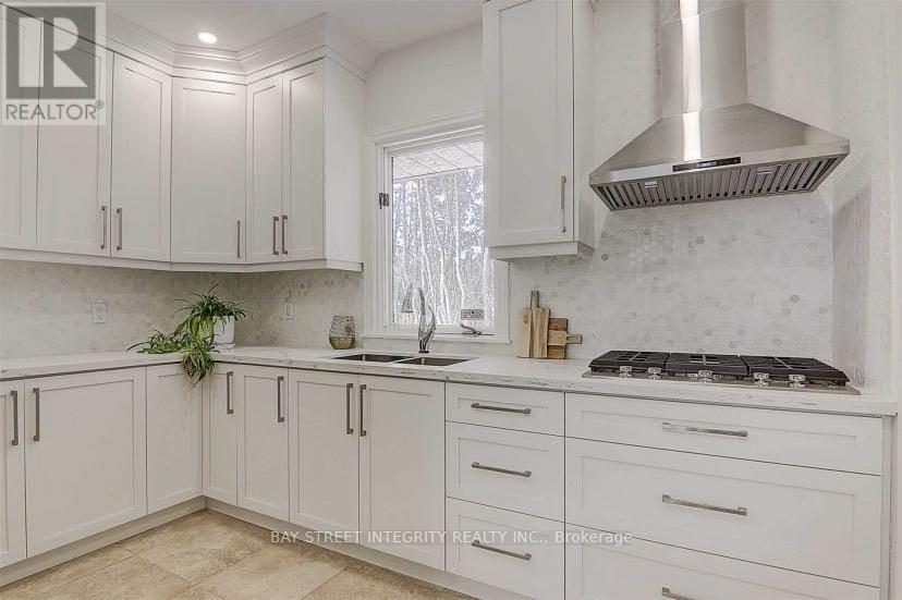 305 WOODLAND ACRES CRESCENT