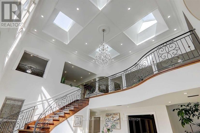 305 WOODLAND ACRES CRESCENT