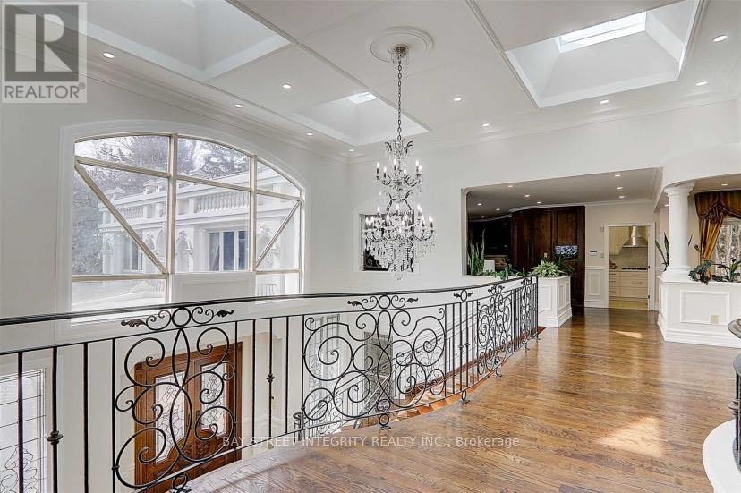305 WOODLAND ACRES CRESCENT