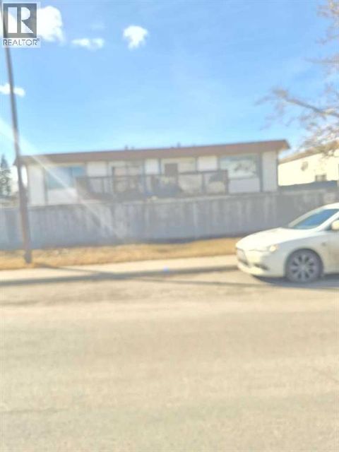 2231 48 Street SE Calgary AB t2b1m3