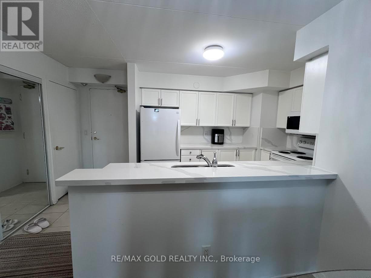 213 - 25 VIA ROSEDALE WAY