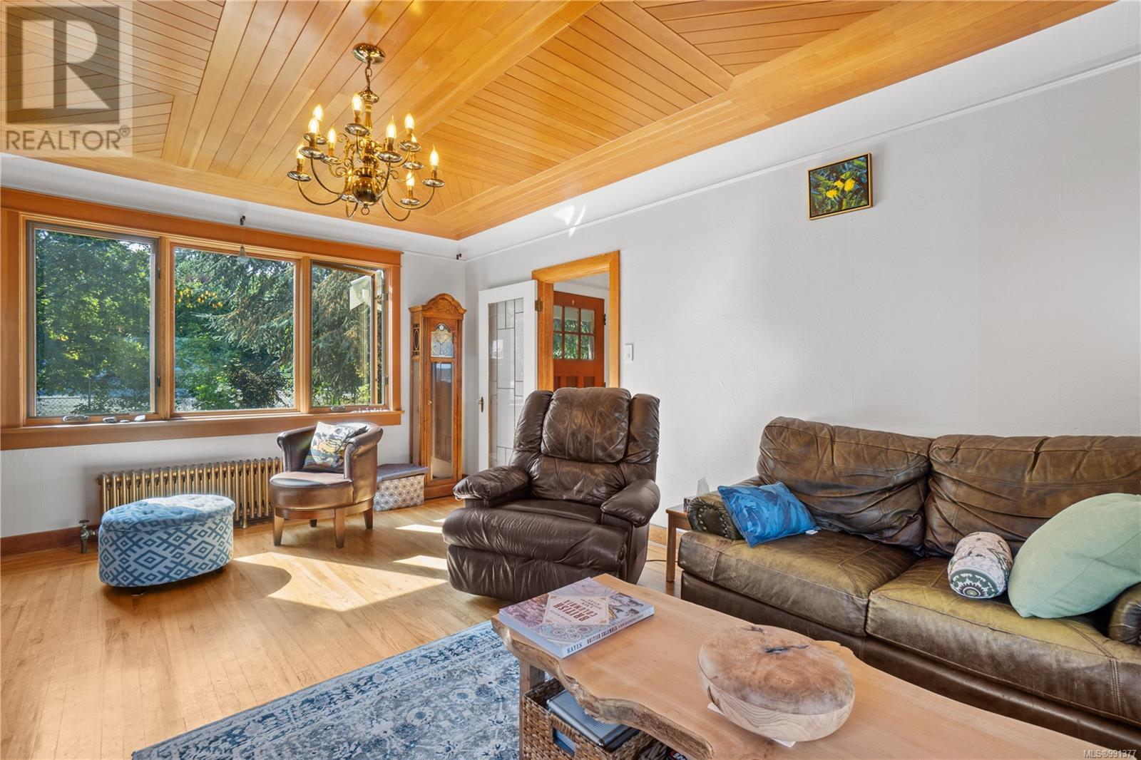 293 Bayview Ave